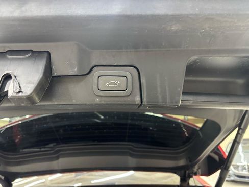 Used 2018 Land Rover Range Rover Evoque SE AWD/4WD image 9