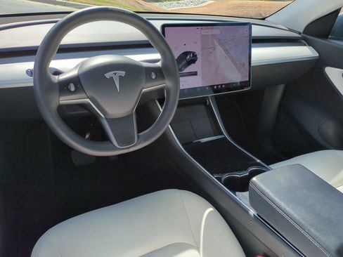 Used 2021 Tesla Model Y 2WD image 29