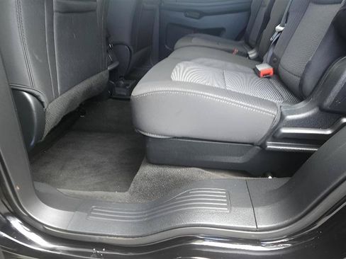 Used 2017 Ford Explorer XLT w/ Equipment Group 201A AWD/4WD image 24