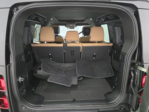 Used 2025 Land Rover Defender 110 X-Dynamic SE image 15