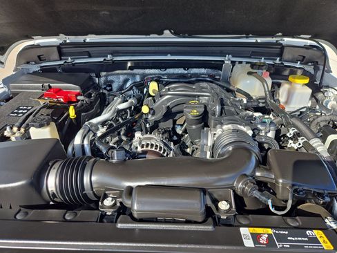 Used 2024 Jeep Gladiator Sport AWD/4WD image 34