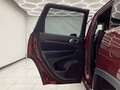 Used 2018 Jeep Grand Cherokee Limited AWD/4WD image 24