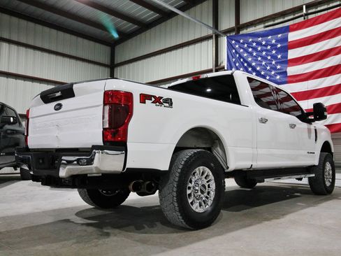Used 2021 Ford F250 XLT w/ XLT Premium Package AWD/4WD image 11