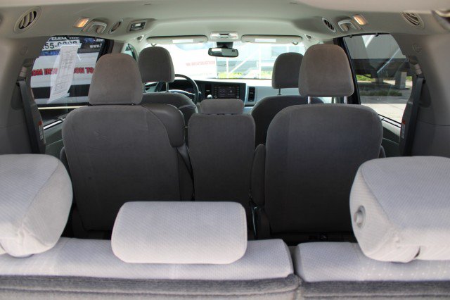 Used 2018 Toyota Sienna LE FWD image 10