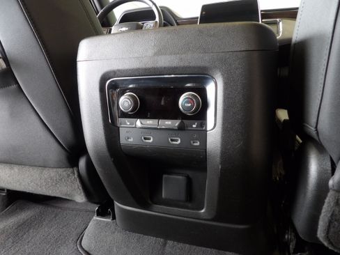 Used 2023 Chevrolet Suburban High Country AWD/4WD image 29