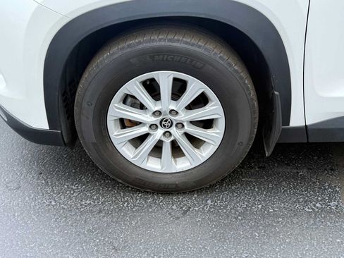 Used 2024 Toyota Grand Highlander AWD image 10