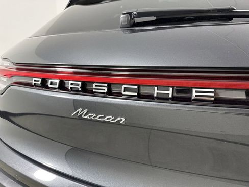 Certified 2025 Porsche Macan AWD/4WD image 18