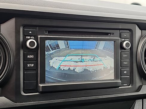 Used 2018 Toyota Tacoma SR image 17