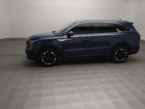 Used 2024 Kia Sorento S w/ Panoramic Sunroof Package FWD image 2
