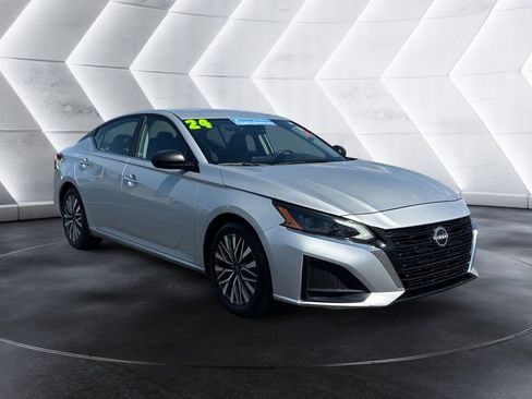Used 2024 Nissan Altima 2.5 SV FWD image 7