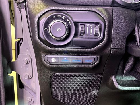 Used 2021 Jeep Wrangler Unlimited Sahara w/ Cold Weather Group AWD/4WD image 17