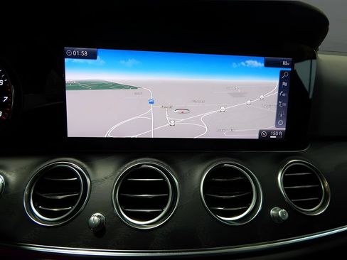 Used 2019 Mercedes-Benz E 300 4MATIC w/ Premium 1 Package image 18