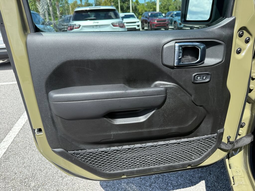 Used 2025 Jeep Wrangler Unlimited Sport AWD/4WD image 17