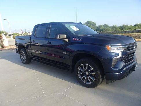 Used 2022 Chevrolet Silverado 1500 RST AWD/4WD image 3