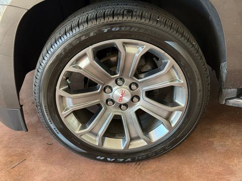 Used 2019 GMC Yukon SLT image 23