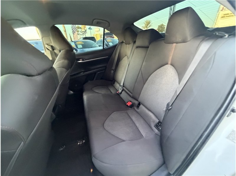 Used 2019 Toyota Camry LE FWD image 22