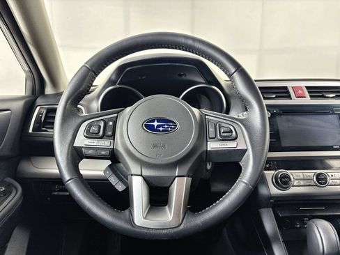 Used 2017 Subaru Outback 2.5i Premium AWD/4WD image 11