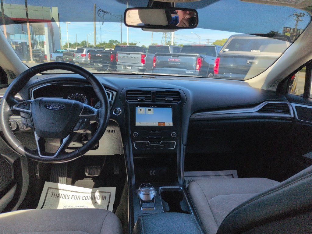 Used 2019 Ford Fusion SE w/ Equipment Group 151A FWD image 12