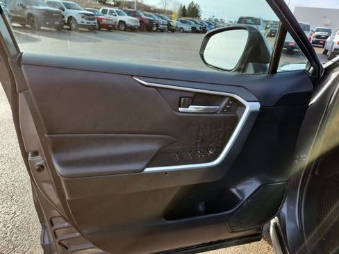 Used 2022 Toyota RAV4 XLE Premium image 22