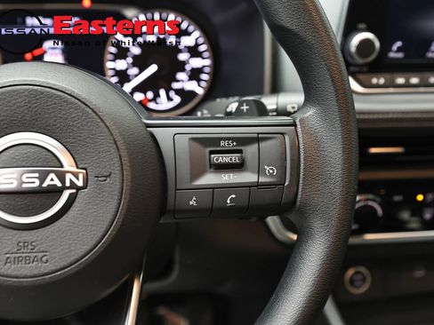 Used 2023 Nissan Rogue S AWD/4WD image 16