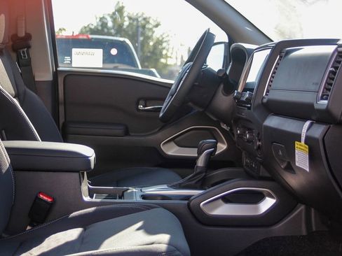 New 2024 Nissan Frontier SV w/ SV Convenience Package image 17