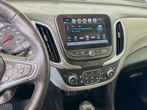 Used 2018 Chevrolet Equinox Premier FWD image 18