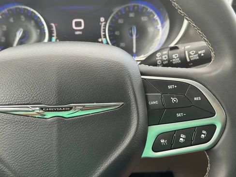Certified 2024 Chrysler Pacifica Touring-L FWD image 26