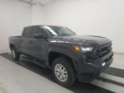 Used 2025 Toyota Tacoma SR5 AWD/4WD image 3