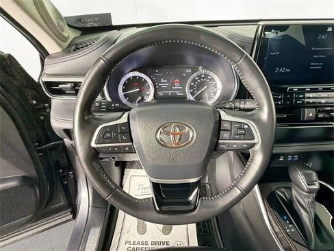 Used 2022 Toyota Highlander Platinum image 11