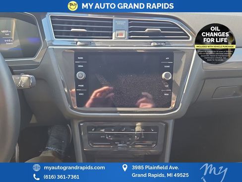 Used 2024 Volkswagen Tiguan SE AWD/4WD image 19