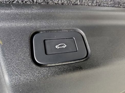Certified 2025 Land Rover Range Rover SE AWD/4WD image 31