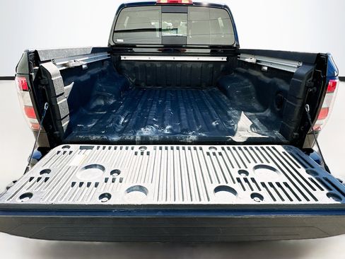 Used 2024 Nissan Frontier SV w/ SV Convenience Package image 27