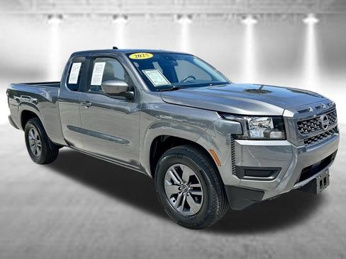 Certified 2025 Nissan Frontier SV RWD image 3