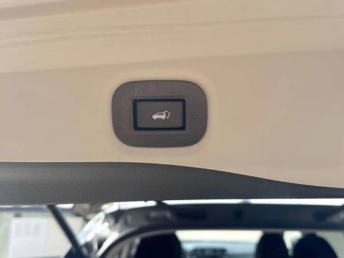 Used 2020 Nissan Rogue SV image 22