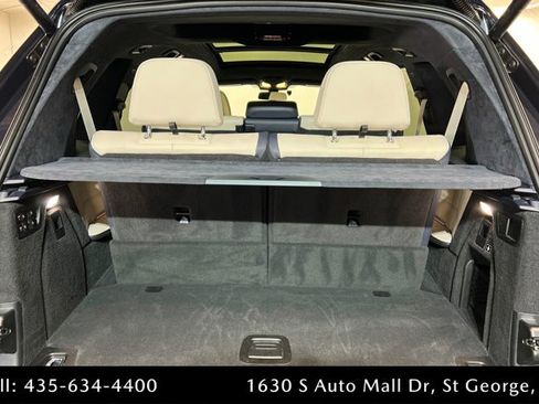 Used 2022 BMW X7 M50i image 23