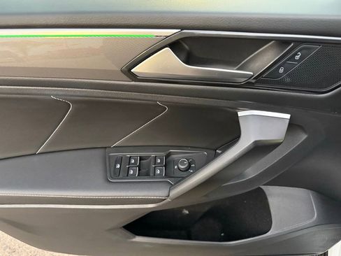 Used 2023 Volkswagen Tiguan SE R-Line image 21