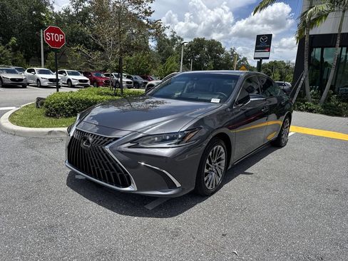 Used 2024 Lexus ES 300h Ultra Luxury w/ Accessory Package (Z2) FWD image 9