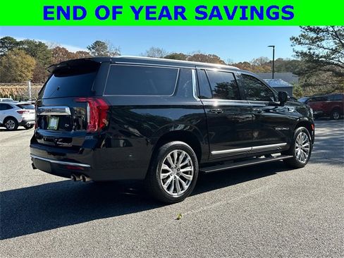 Used 2022 GMC Yukon XL Denali image 7