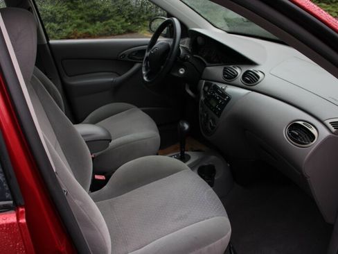 Used 2004 Ford Focus ZX5 Hatchback FWD image 14