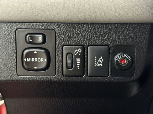 Used 2017 Toyota RAV4 Limited FWD image 22