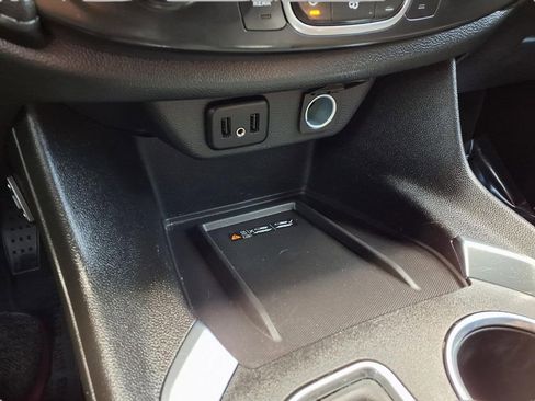 Used 2023 Chevrolet Traverse LT FWD image 10