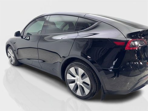 Used 2021 Tesla Model Y Long Range image 14
