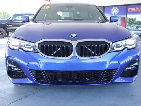 Used 2019 BMW 330i xDrive Sedan w/ M Sport Package AWD/4WD image 11