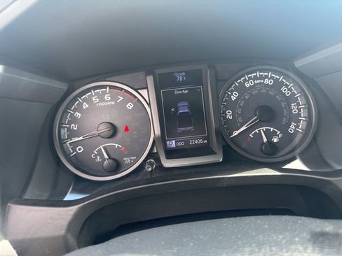 Used 2019 Toyota Tacoma TRD Sport w/ Technology Package AWD/4WD image 15