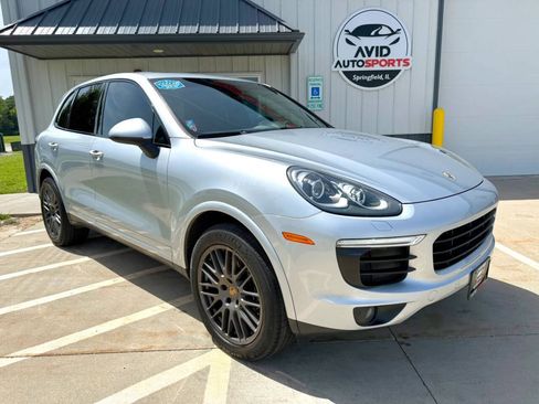 Used 2018 Porsche Cayenne Platinum Edition AWD/4WD image 2