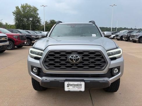 Used 2022 Toyota Tacoma TRD Off-Road w/ TRD Premium Off Road Package AWD/4WD image 9