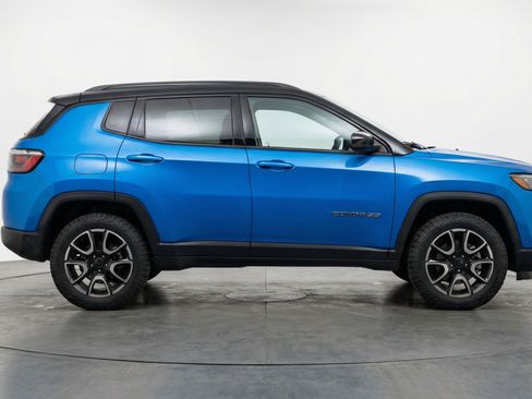 Used 2025 Jeep Compass Trailhawk w/ Trailer Tow Group image 11
