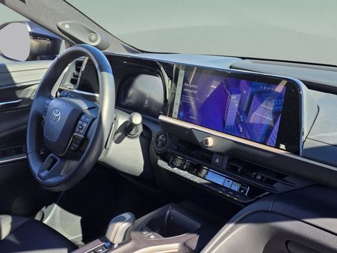 Used 2023 Toyota Crown Platinum image 23