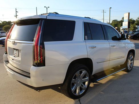 Used 2019 Cadillac Escalade Premium Luxury RWD image 5