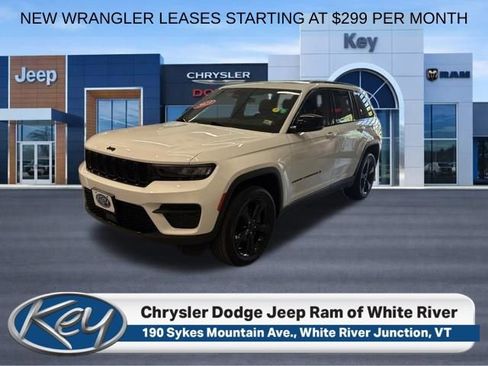 Used 2023 Jeep Grand Cherokee Altitude AWD/4WD image 1